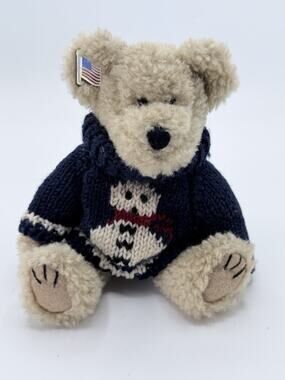 " Breezy T. Frostman " a Boyd Bear ~ Adorable Cream Bear with Snowman Sweater!